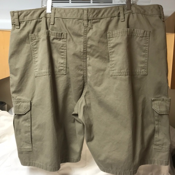 WRANGLER.  44.  Men’s cargo shorts.  Tan. - Picture 4 of 8
